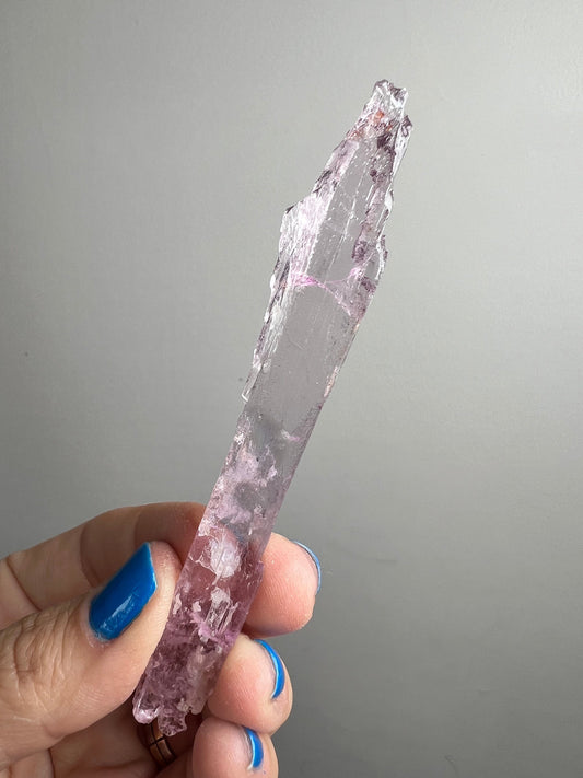 Gemmy Kunzite Crystal From Brasil , Pink Kunzite Crystal