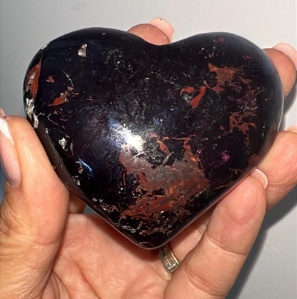 Heart Shaped Polished Covellite Crystal: 168 Gr, Peru