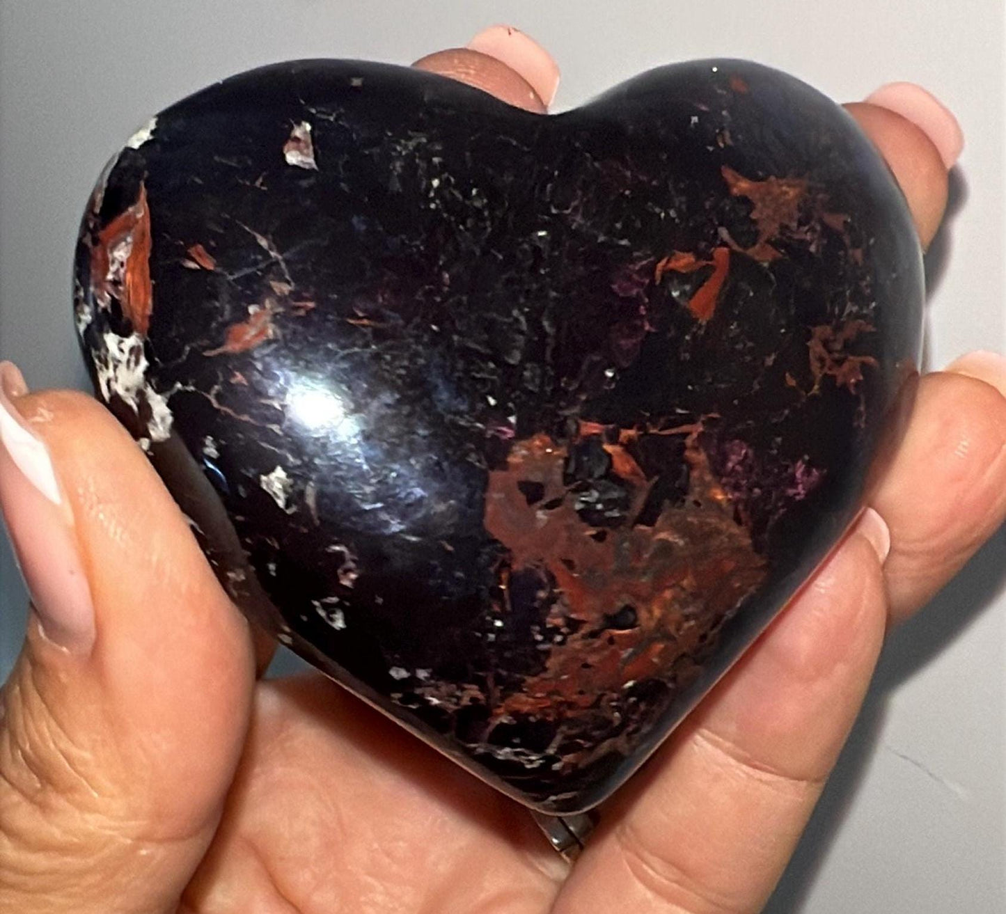 Heart Shaped Polished Covellite Crystal: 168 Gr, Peru
