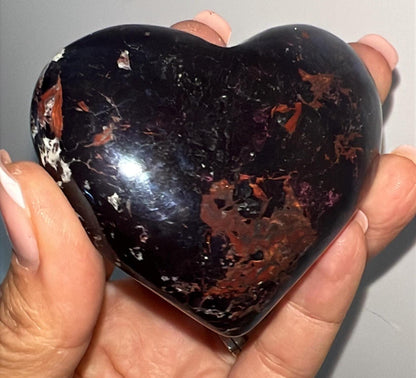 Heart Shaped Polished Covellite Crystal: 168 Gr, Peru