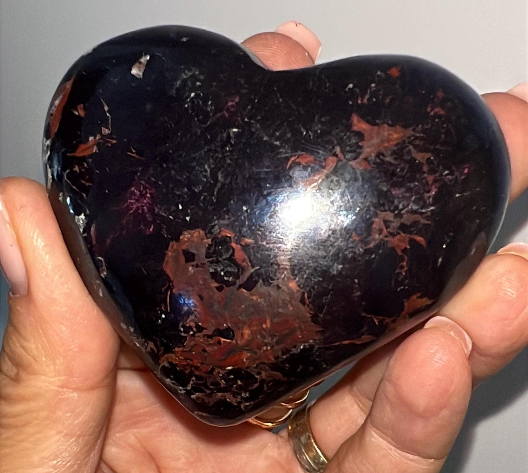 Heart Shaped Polished Covellite Crystal: 168 Gr, Peru