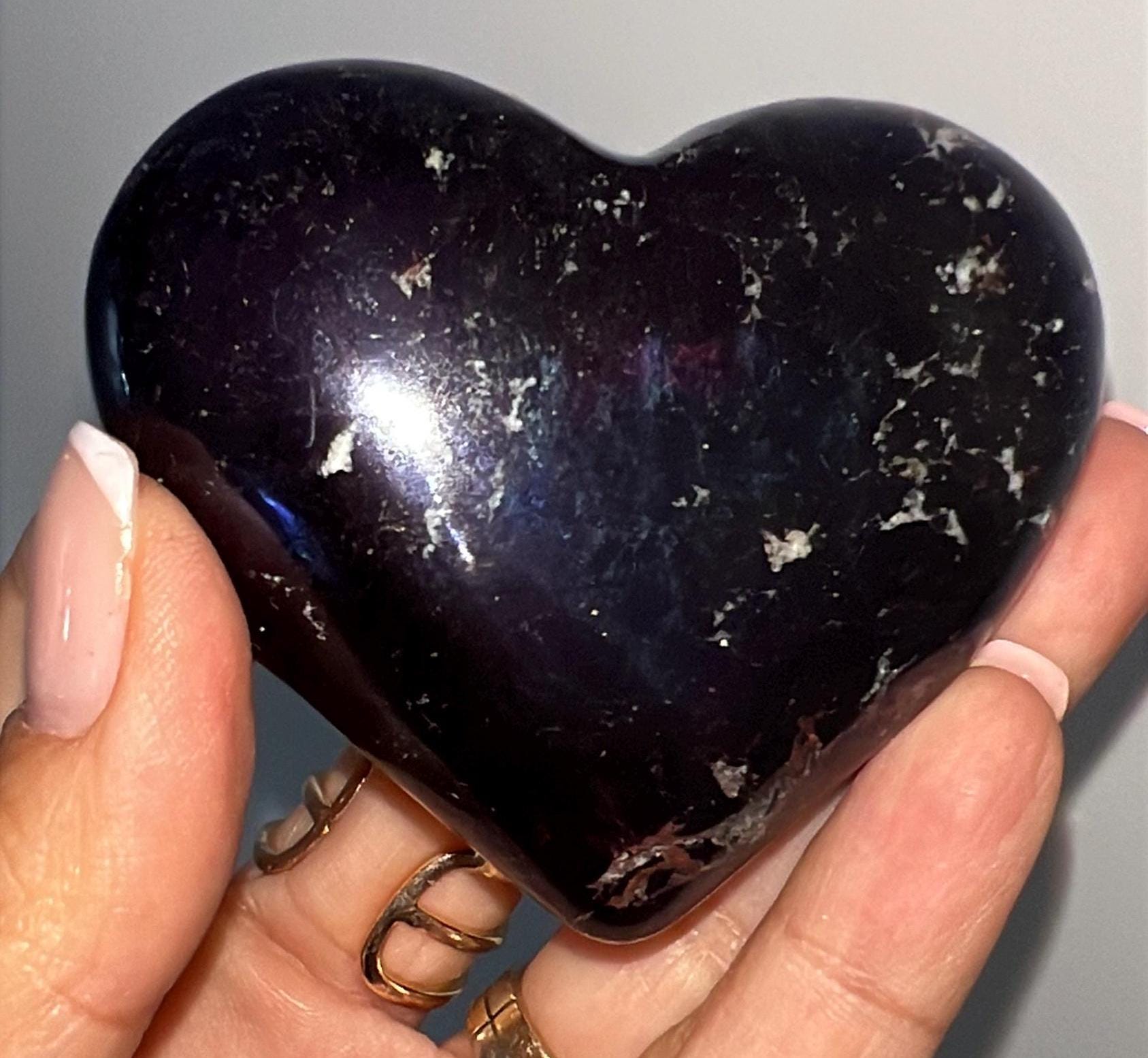 Heart Shaped Polished Covellite Crystal: 168 Gr, Peru