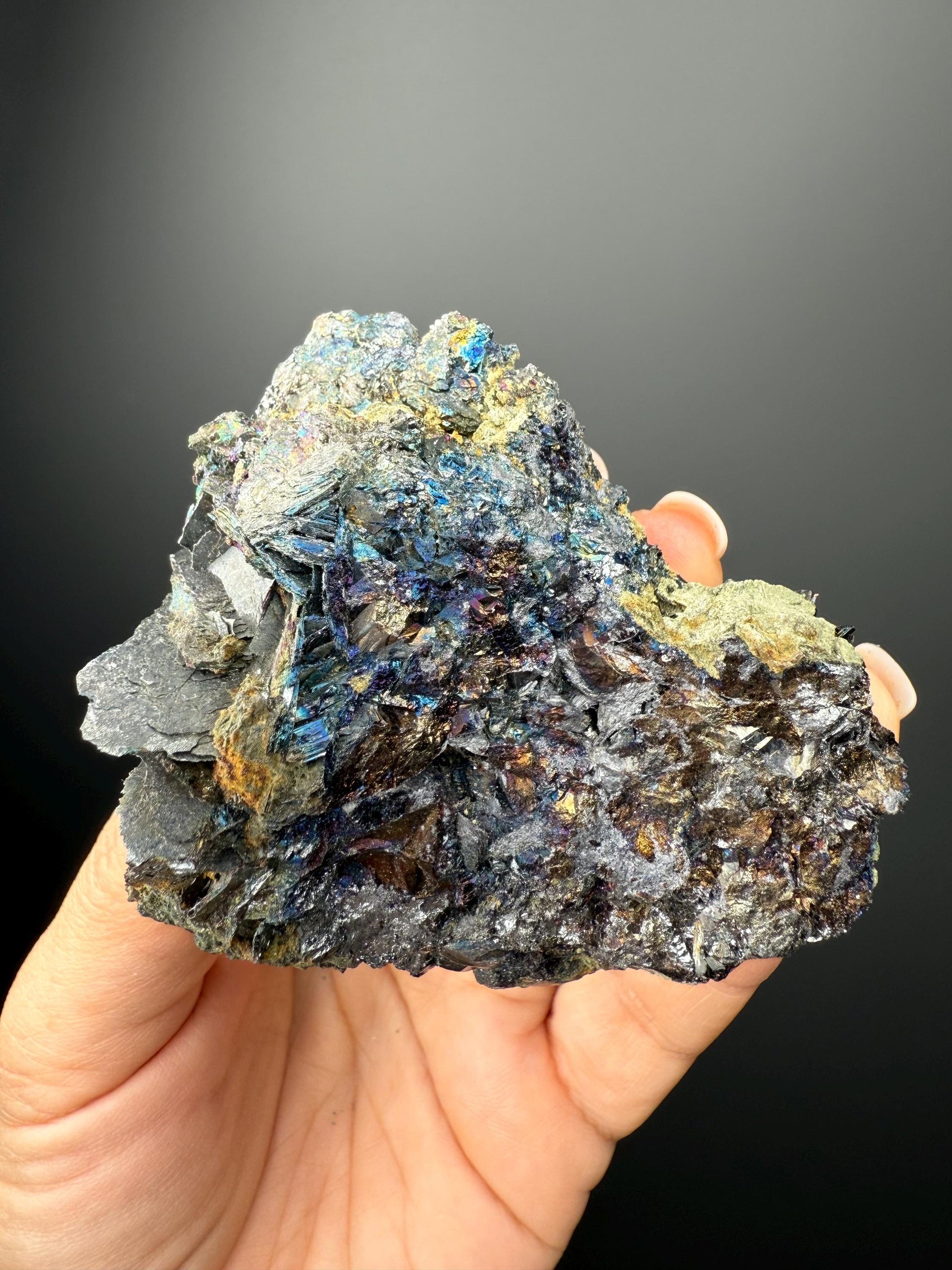 All Natural Irısdecent Colors! Hematite Specimen From Italy