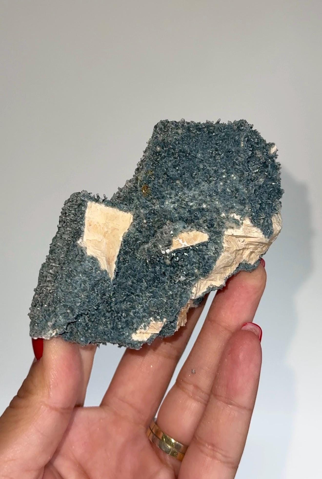 NEW Find , Sparkly Foitite crystal on Feldspar Specimen