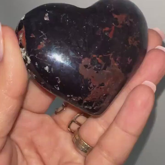 Heart Shaped Polished Covellite Crystal: 168 Gr, Peru
