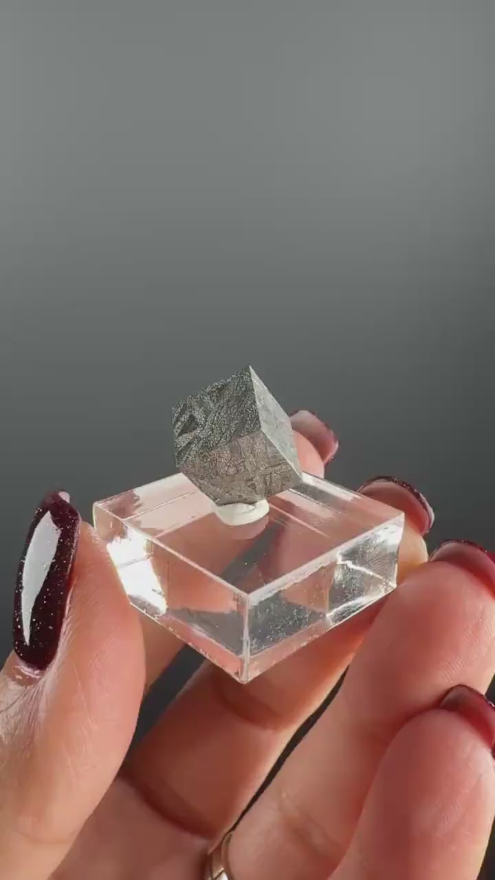 Muonionalusta Meteorite Cube